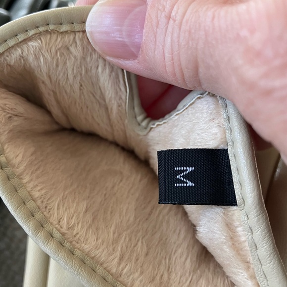 Two sets of faux leather unisex gloves, black and beige, size Medium never worn - Picture 16 of 16